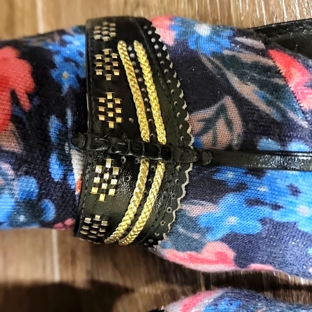 Hand made Leather Sandals - Picture 4 of 4